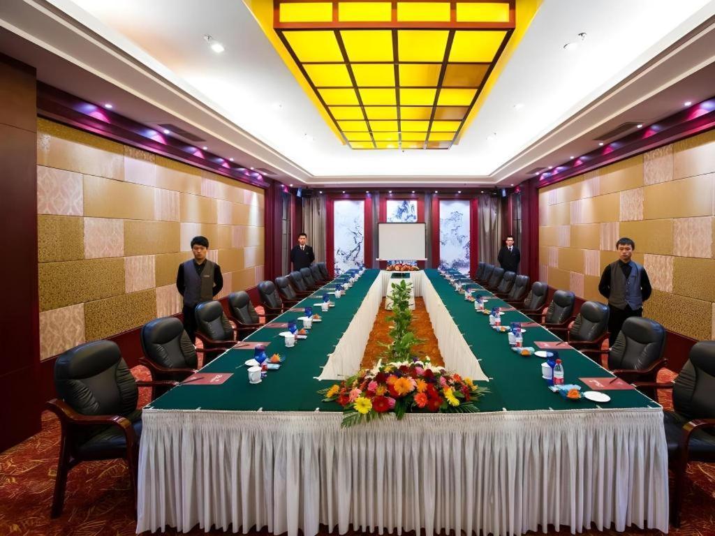 เฟยเชง บลอสซัม โอเต็ล Hotel Feicheng ภายนอก รูปภาพ
