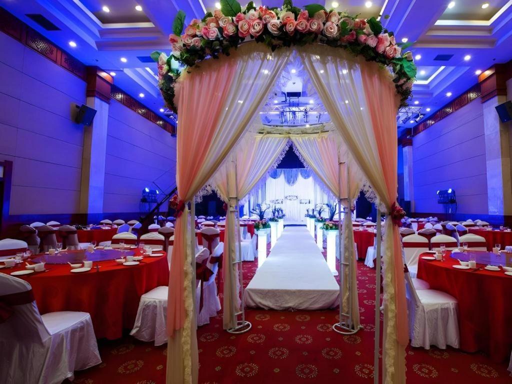 เฟยเชง บลอสซัม โอเต็ล Hotel Feicheng ภายนอก รูปภาพ