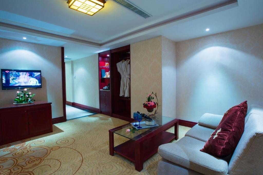 เฟยเชง บลอสซัม โอเต็ล Hotel Feicheng ภายนอก รูปภาพ